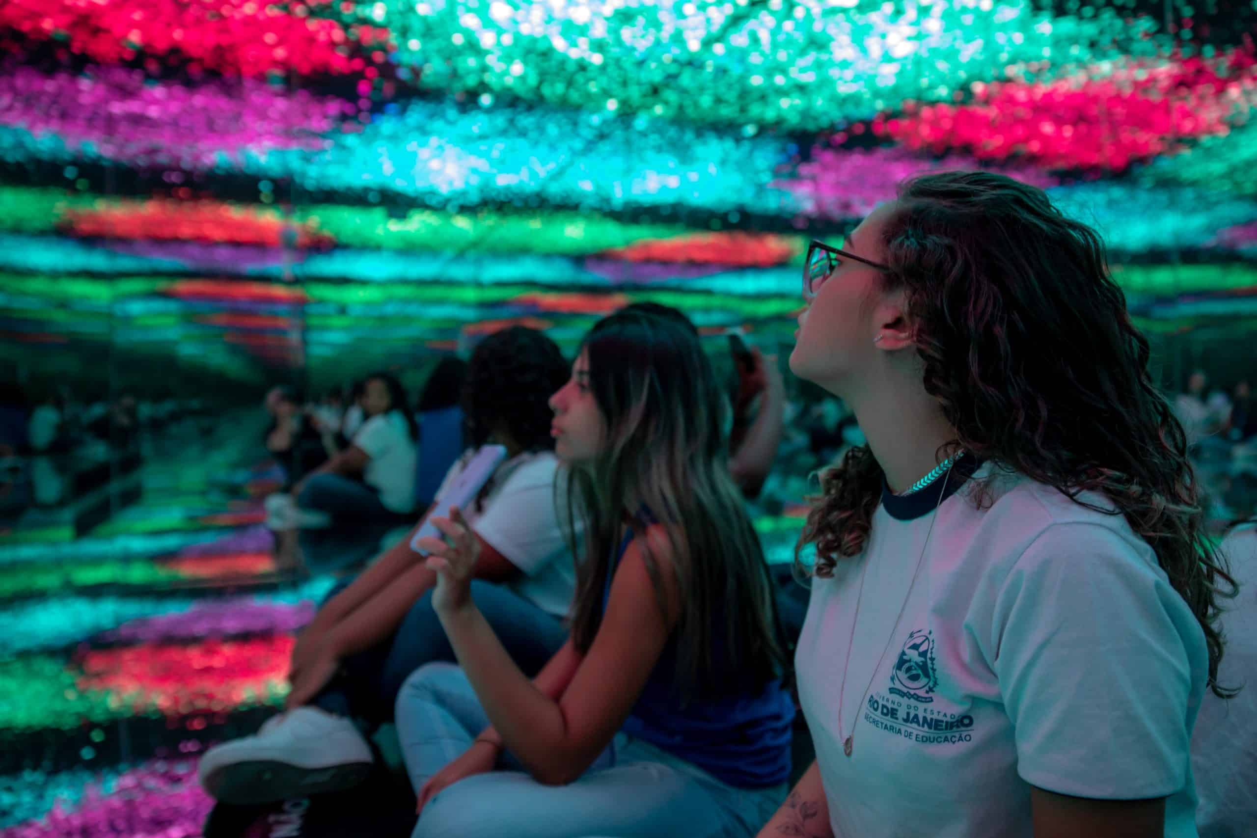 Ambiente Imersivo: Quem sou eu nas redes sociais e nas redes reais?